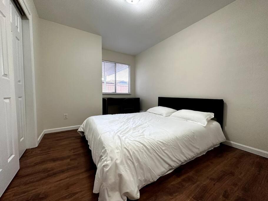 Comfortable House W/ Wi-Fi/Tv - Turlock,Ca Екстер'єр фото